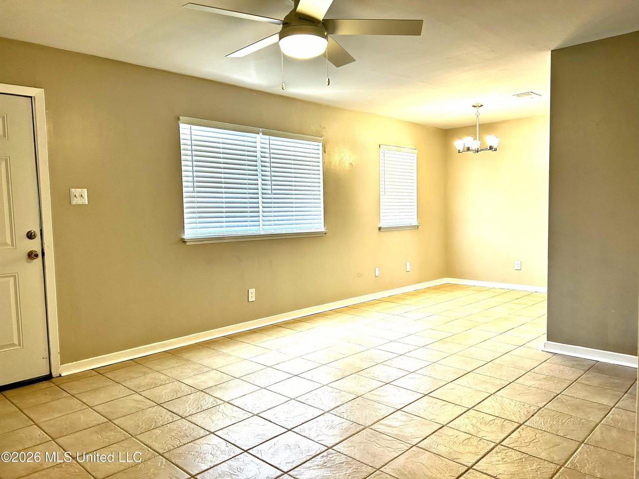 211 Woodland Cir - Photo 3 of 22