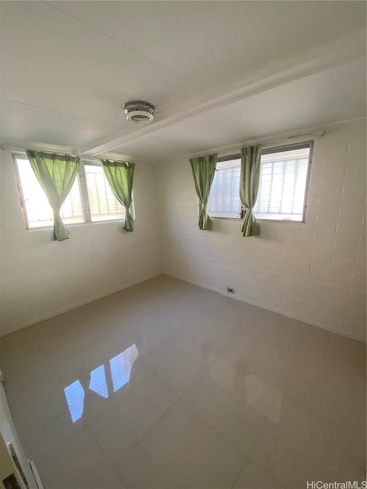 3237 Charles St - Photo 6 of 11