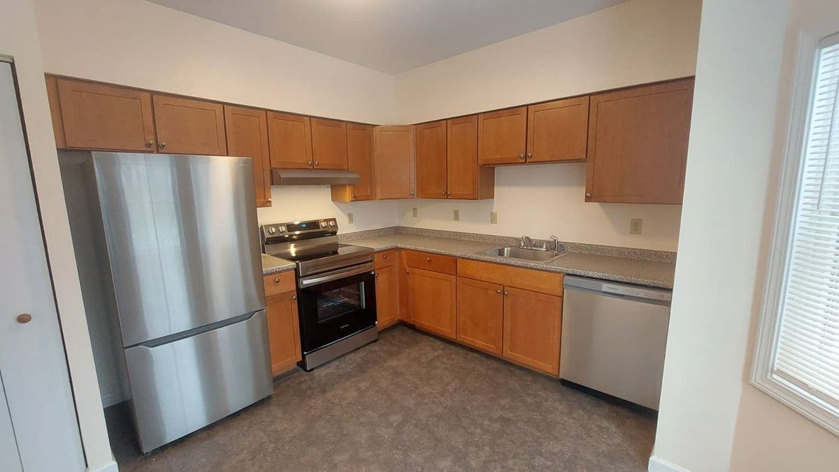 49 Cedar St - Photo 4 of 12