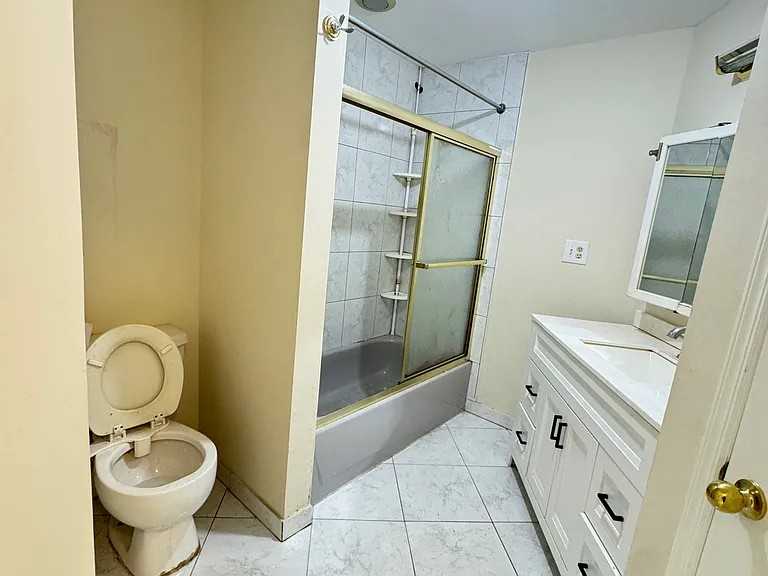 1428 Victory Boulevard #1b - Photo 2 of 10