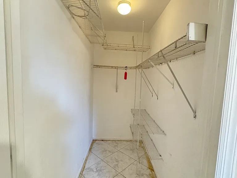 1428 Victory Boulevard #1b - Photo 6 of 10