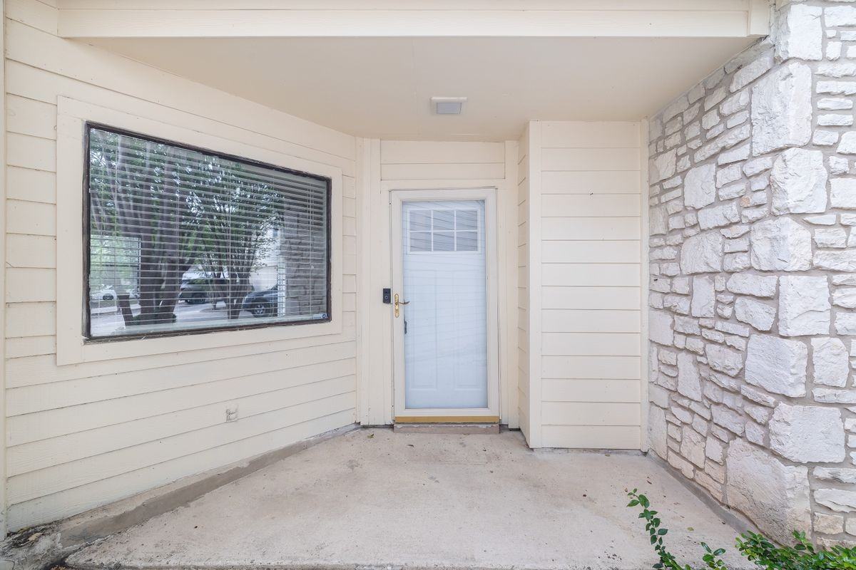 8408 Echo Creek Ln - Photo 2 of 17