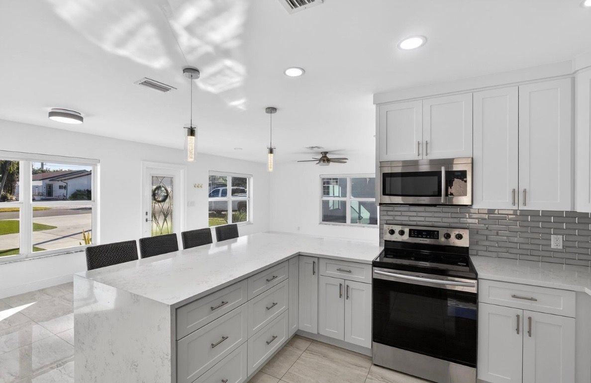 517 Nw 52nd St - Photo 5 of 19