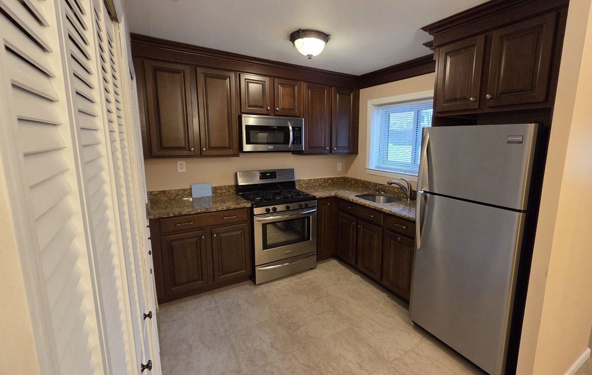 283 Storm Dr - Photo 2 of 11