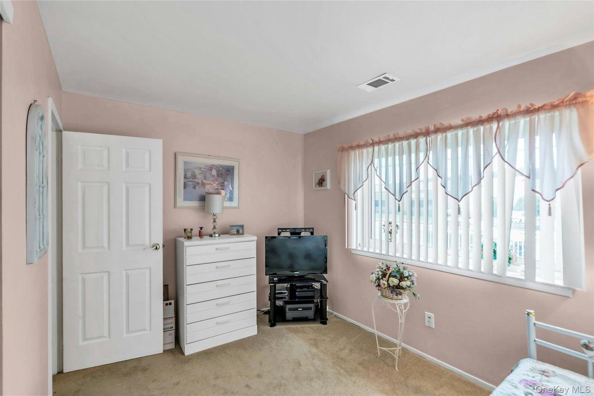 283 Storm Dr - Photo 4 of 11