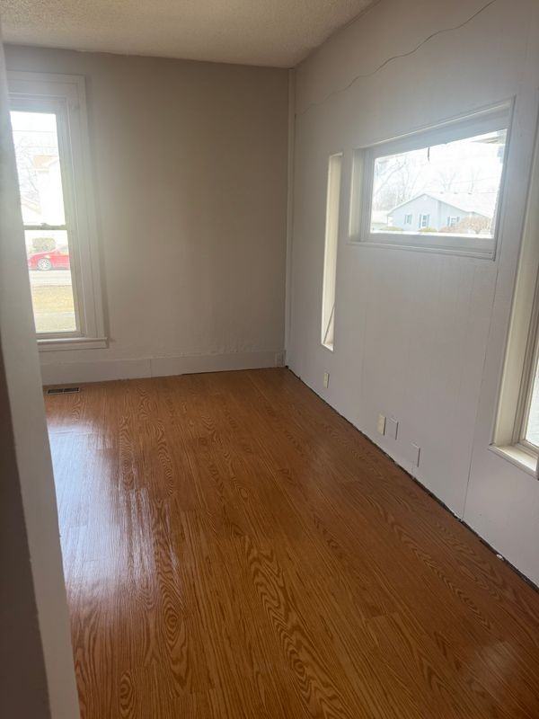 403 W 6th St - Photo 4 of 28