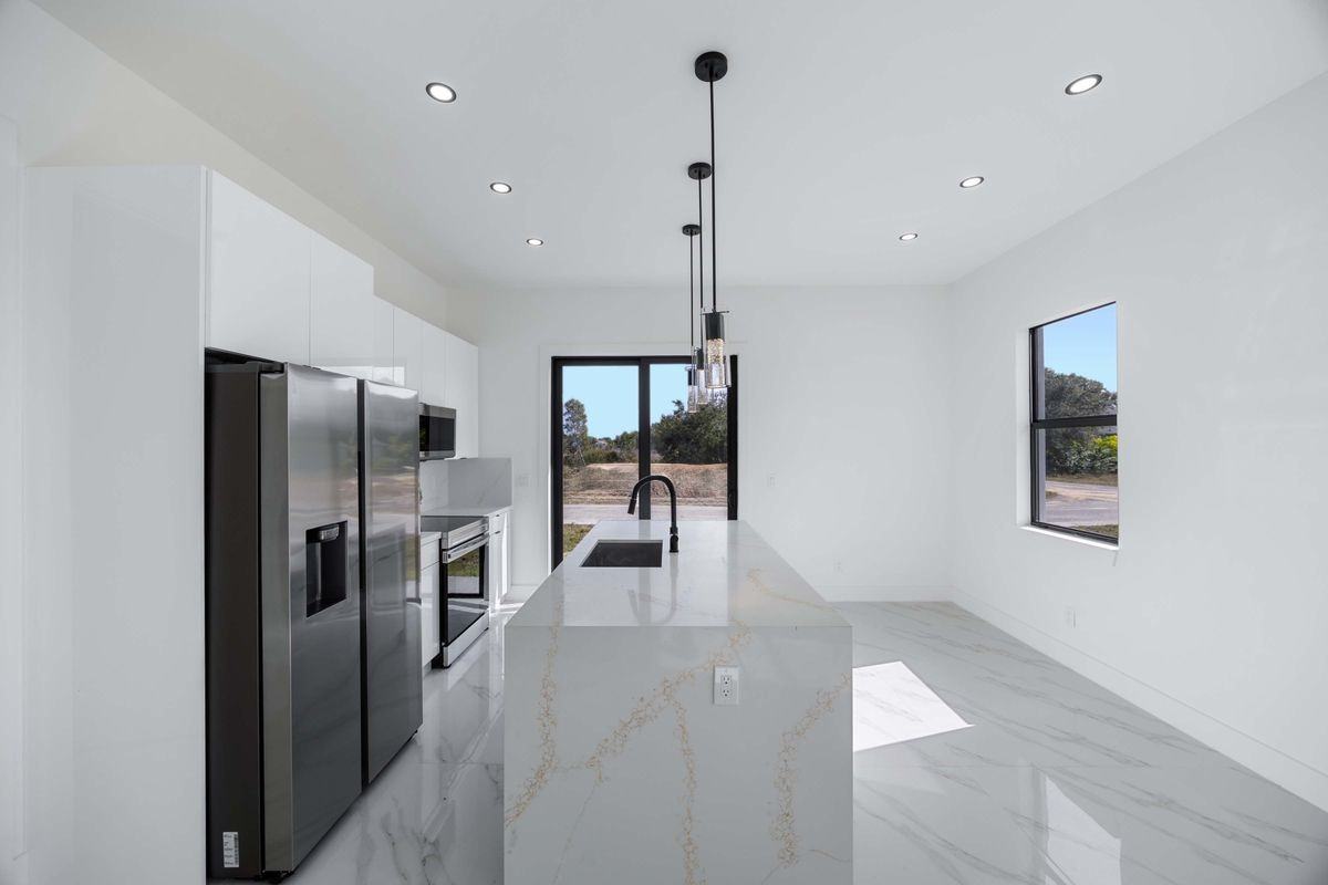 1053 Marine Ave S - Photo 4 of 20