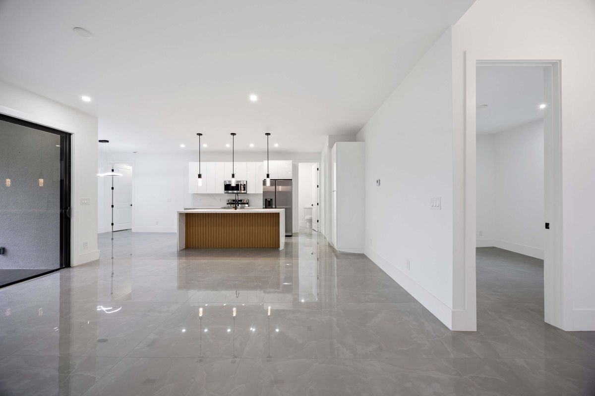 2504 23rd St W - Photo 5 of 26