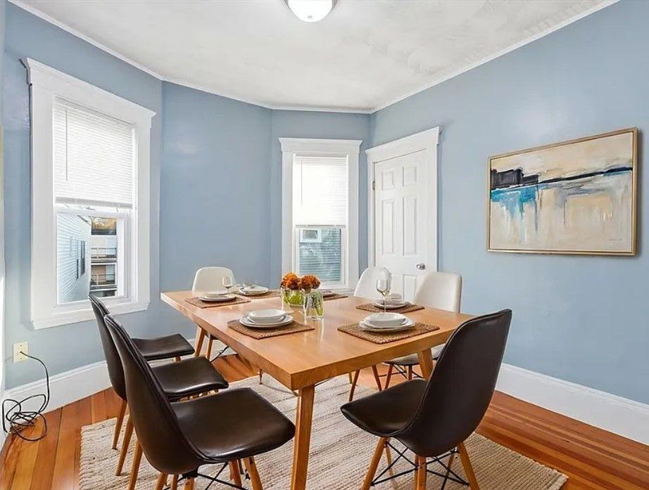 20 Leslie St - Photo 3 of 12