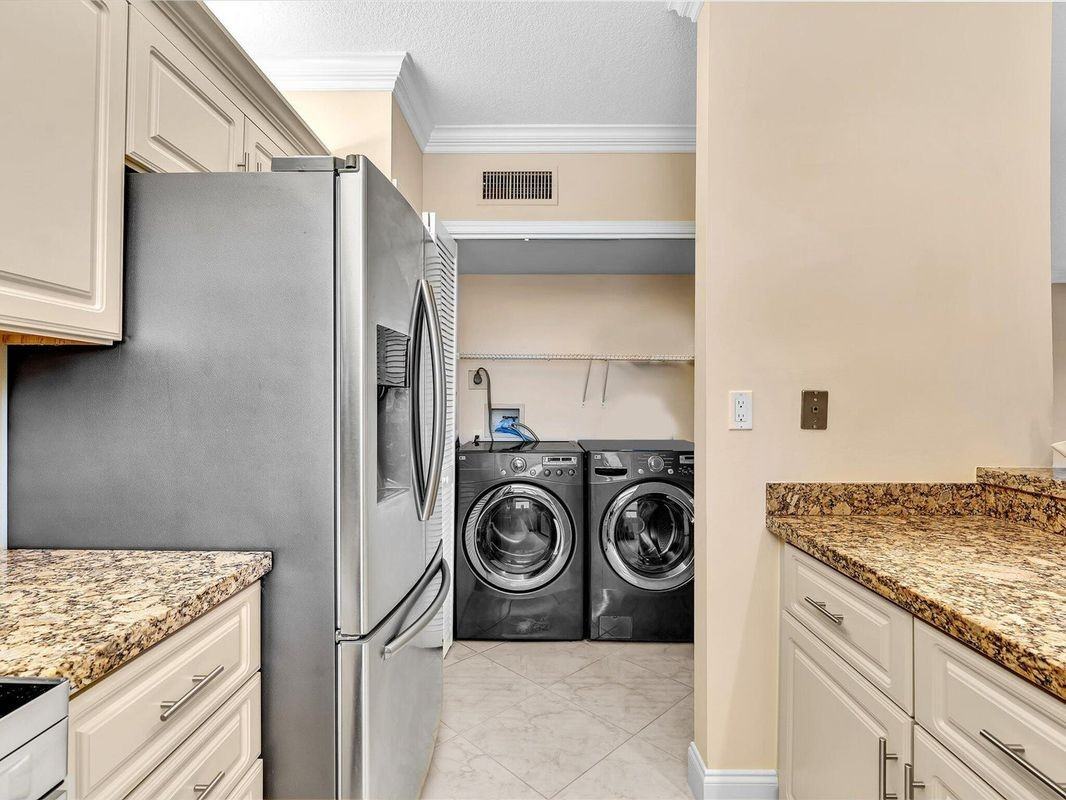 333 Se 20th Ave ##204 - Photo 6 of 19