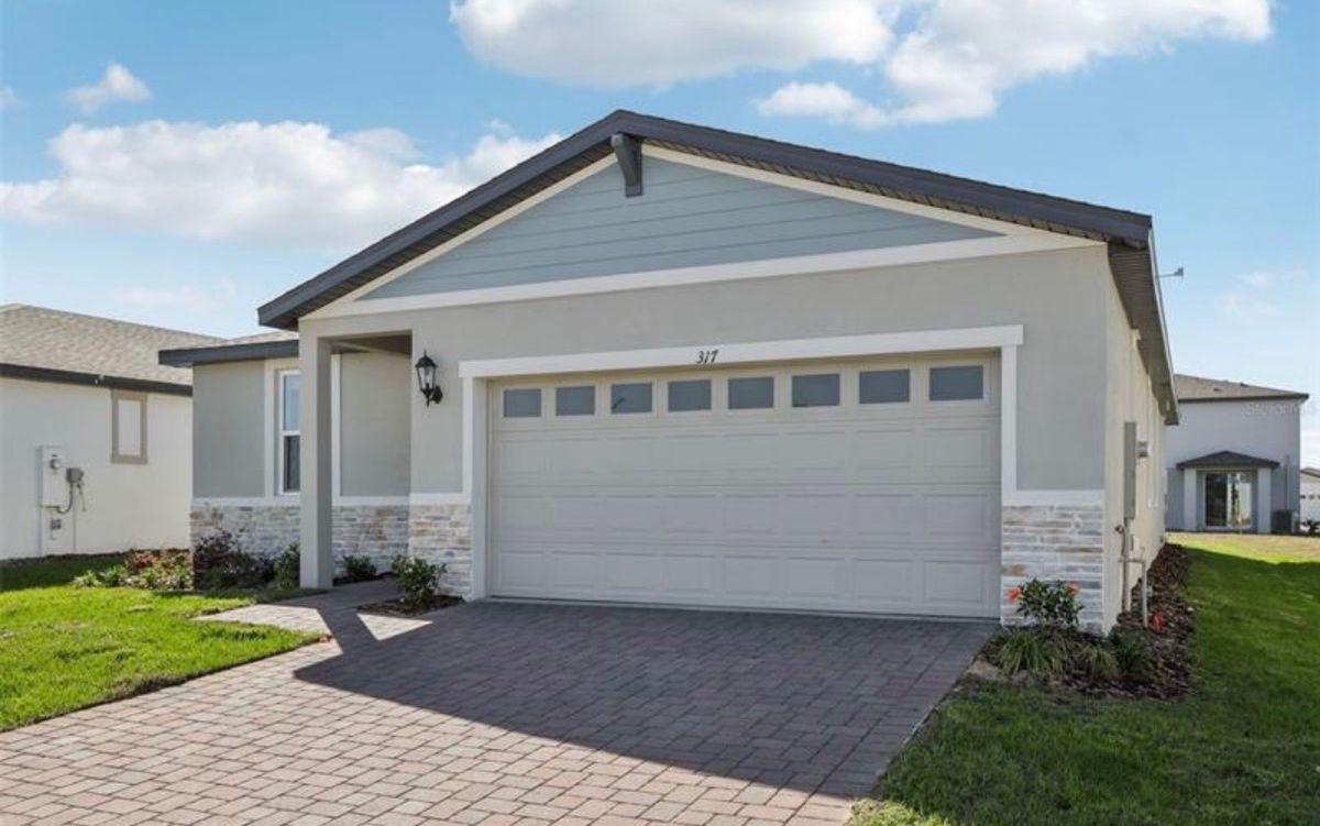 317 Castle Dr - Photo 2 of 40