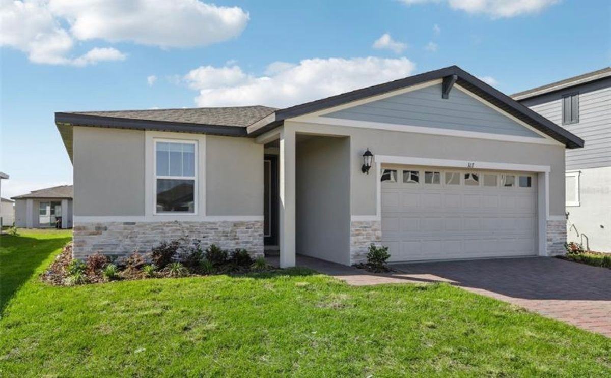 317 Castle Dr - Photo 3 of 40