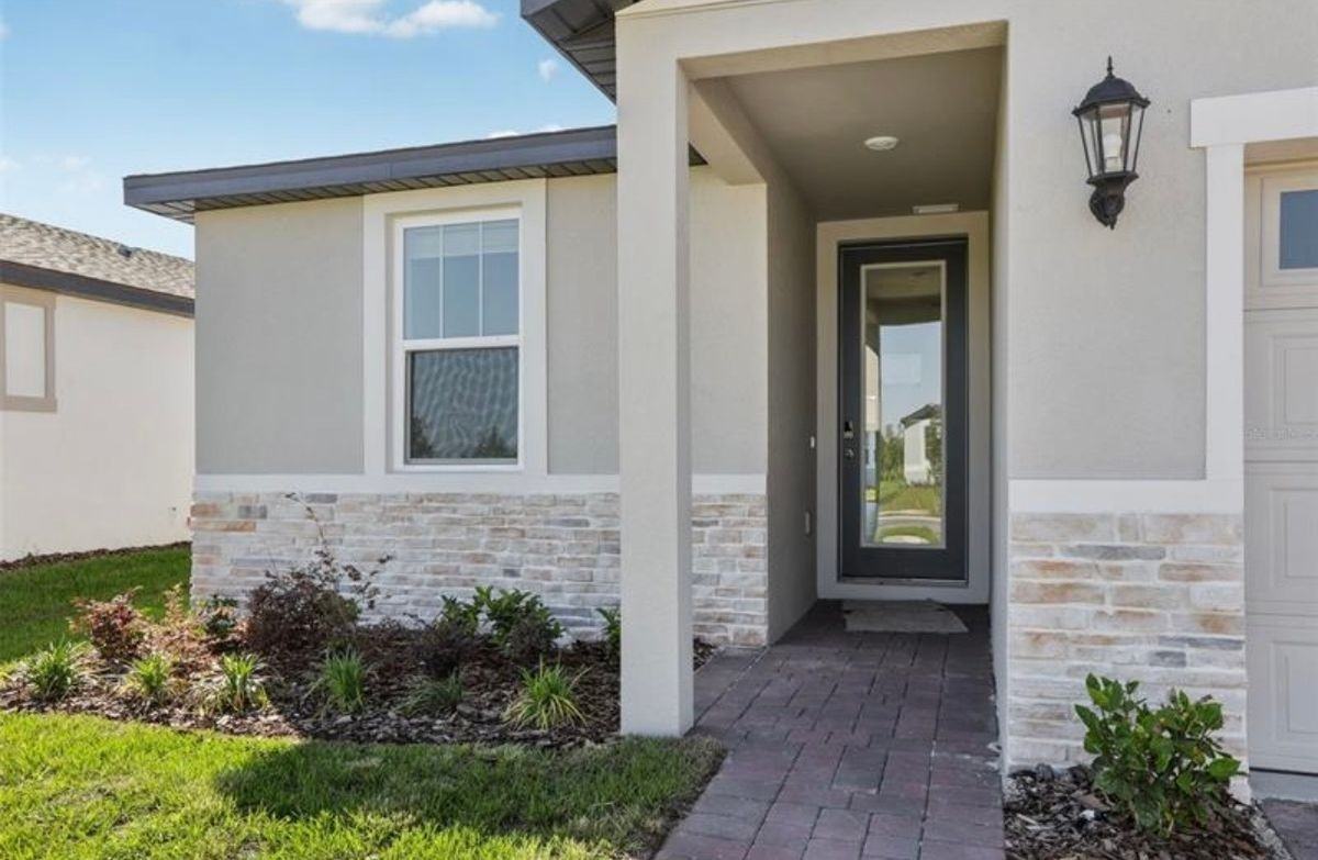 317 Castle Dr - Photo 4 of 40