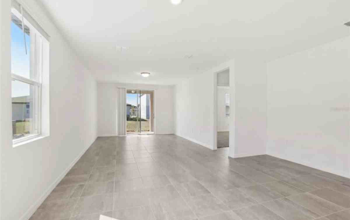 317 Castle Dr - Photo 6 of 40