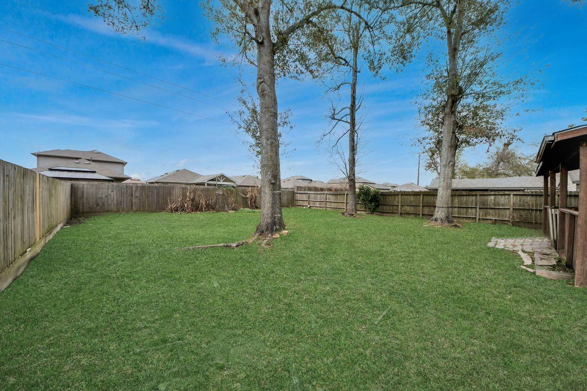 23927 Verngate Dr - Photo 2 of 38