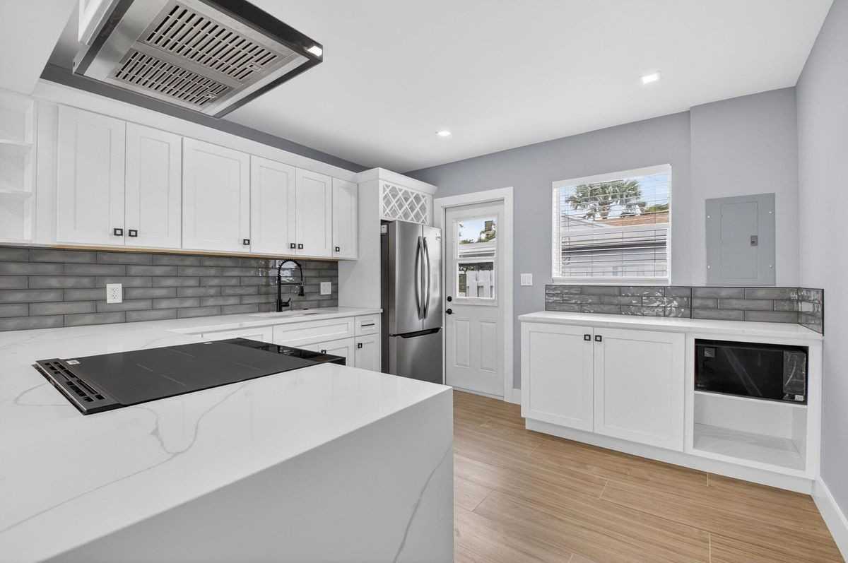 341 Se 3rd Ave - Photo 3 of 17