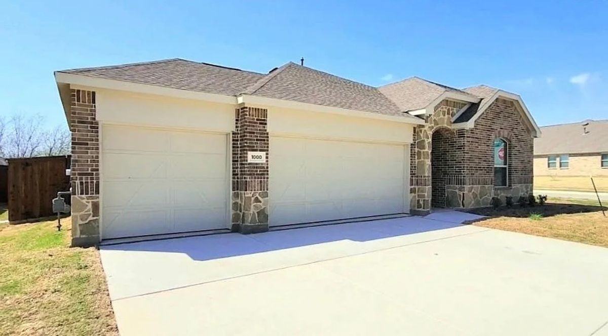 1000 Chip St - Photo 2 of 33