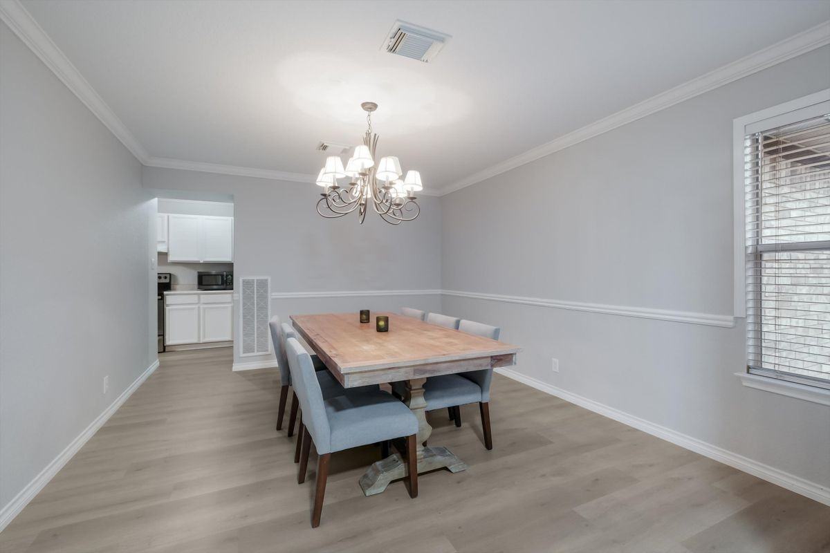 834 Quitman Oak - Photo 3 of 19