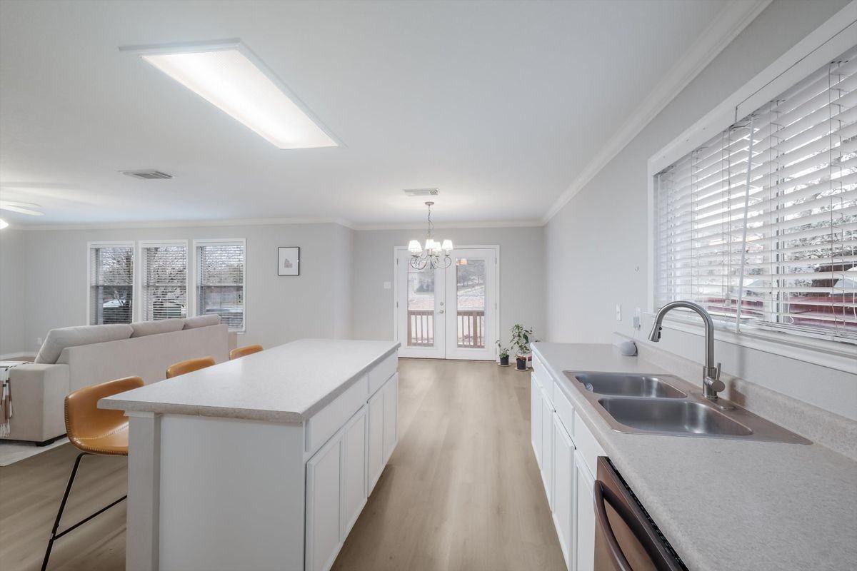 834 Quitman Oak - Photo 6 of 19