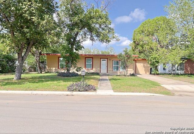 111 Grasmere Ct - Photo 2 of 18