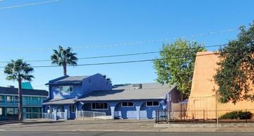 featured image of 400 Lake Blvd