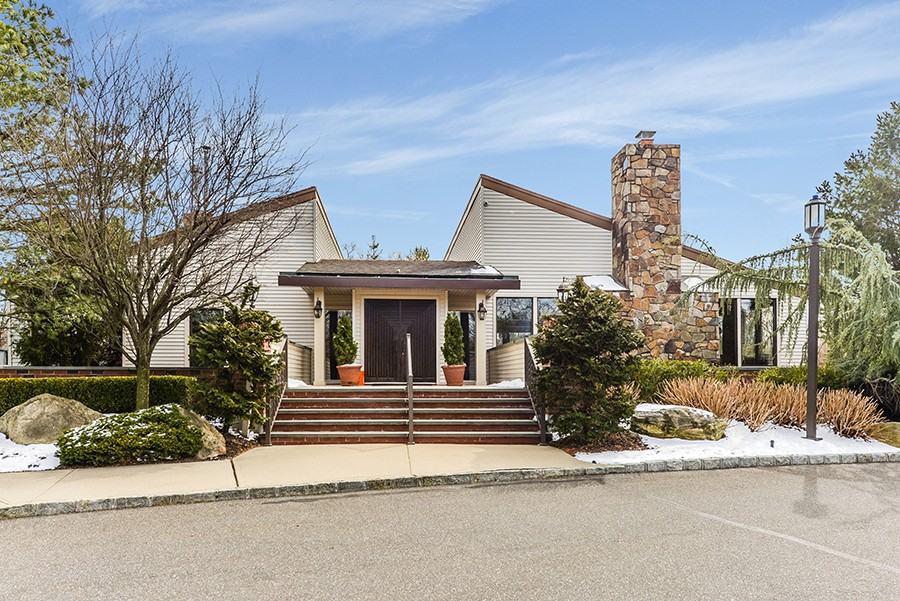 91 Duck Pond Dr #1 - Photo 2 of 31