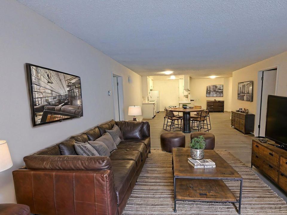 225 Montana Ave - Photo 3 of 50