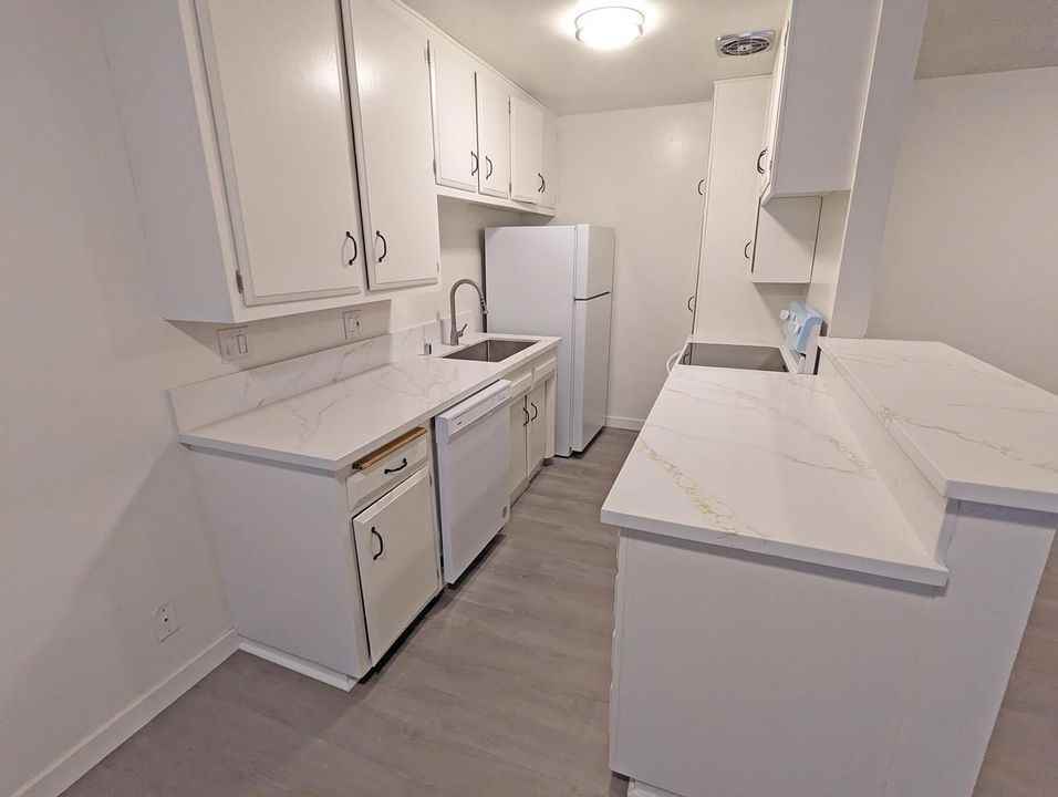 225 Montana Ave - Photo 6 of 50