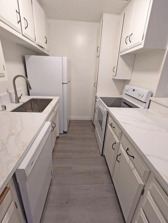 225 Montana Ave - Photo 7 of 50