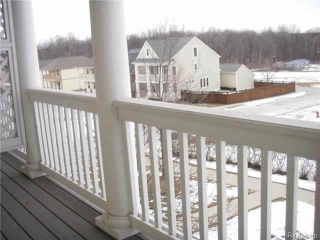 302 Beverly Ave - Photo 2 of 14