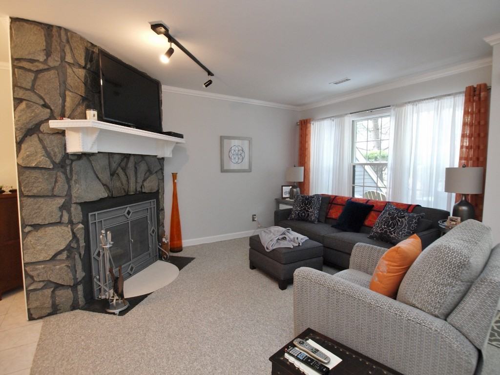 10 New Bedford Rd - Photo 2 of 10