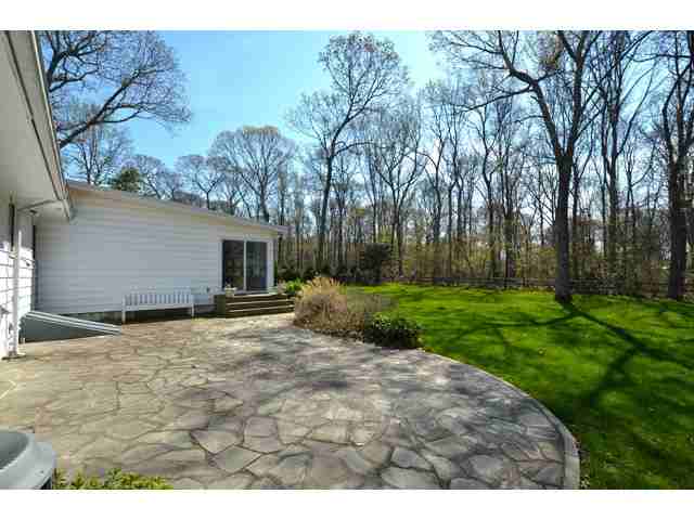 350 Robinson Ln - Photo 2 of 17