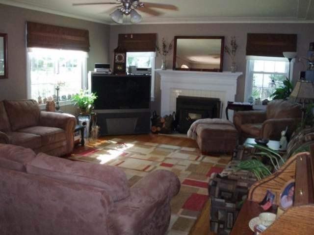 183 N Dooley St - Photo 3 of 6