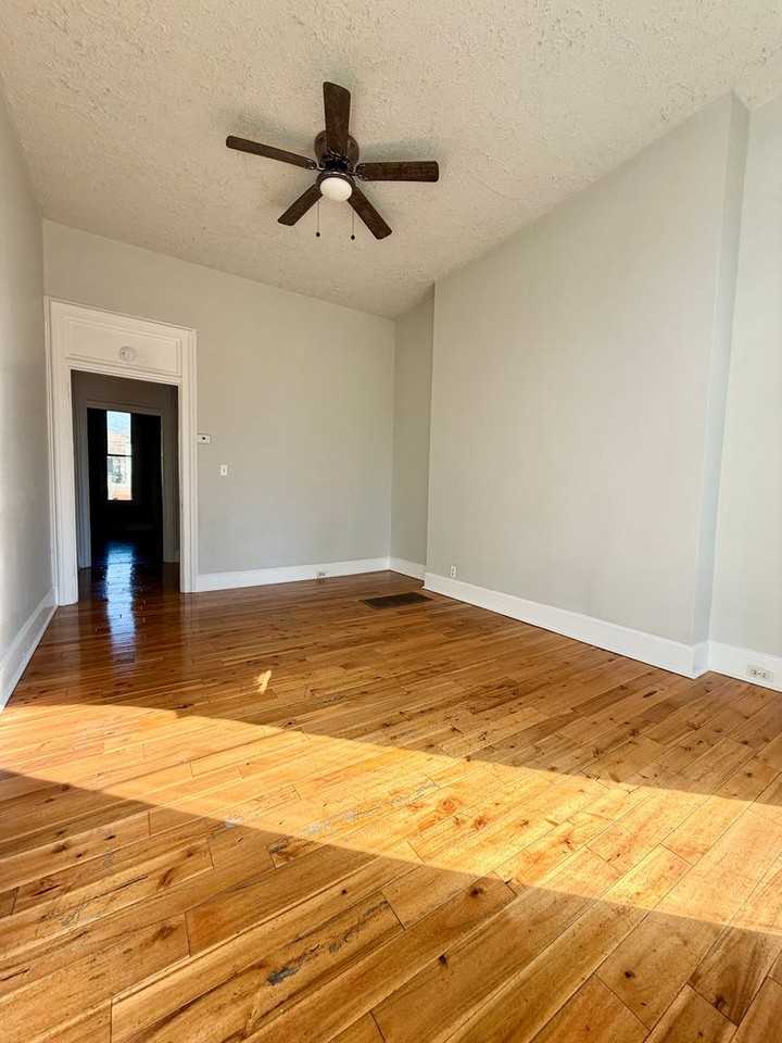 810 Poplar St - Photo 2 of 17