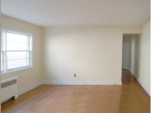 2513 Lake Shore Boulevard West #12 - Photo 4 of 8