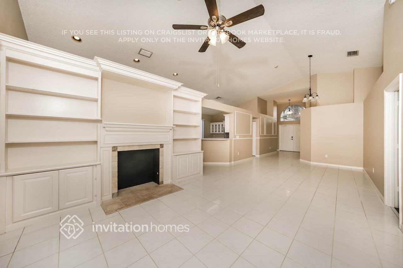 7699 Thornlee Dr - Photo 3 of 17