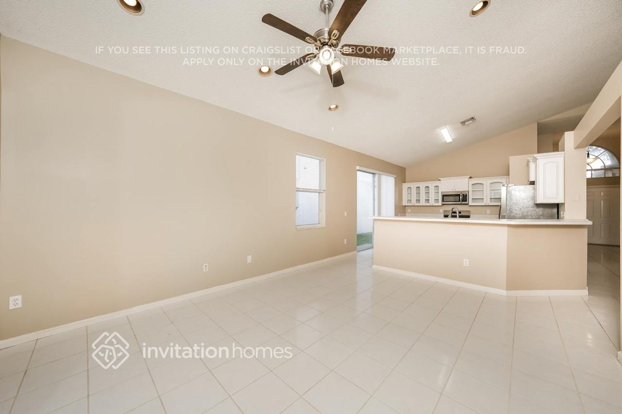 7699 Thornlee Dr - Photo 4 of 17