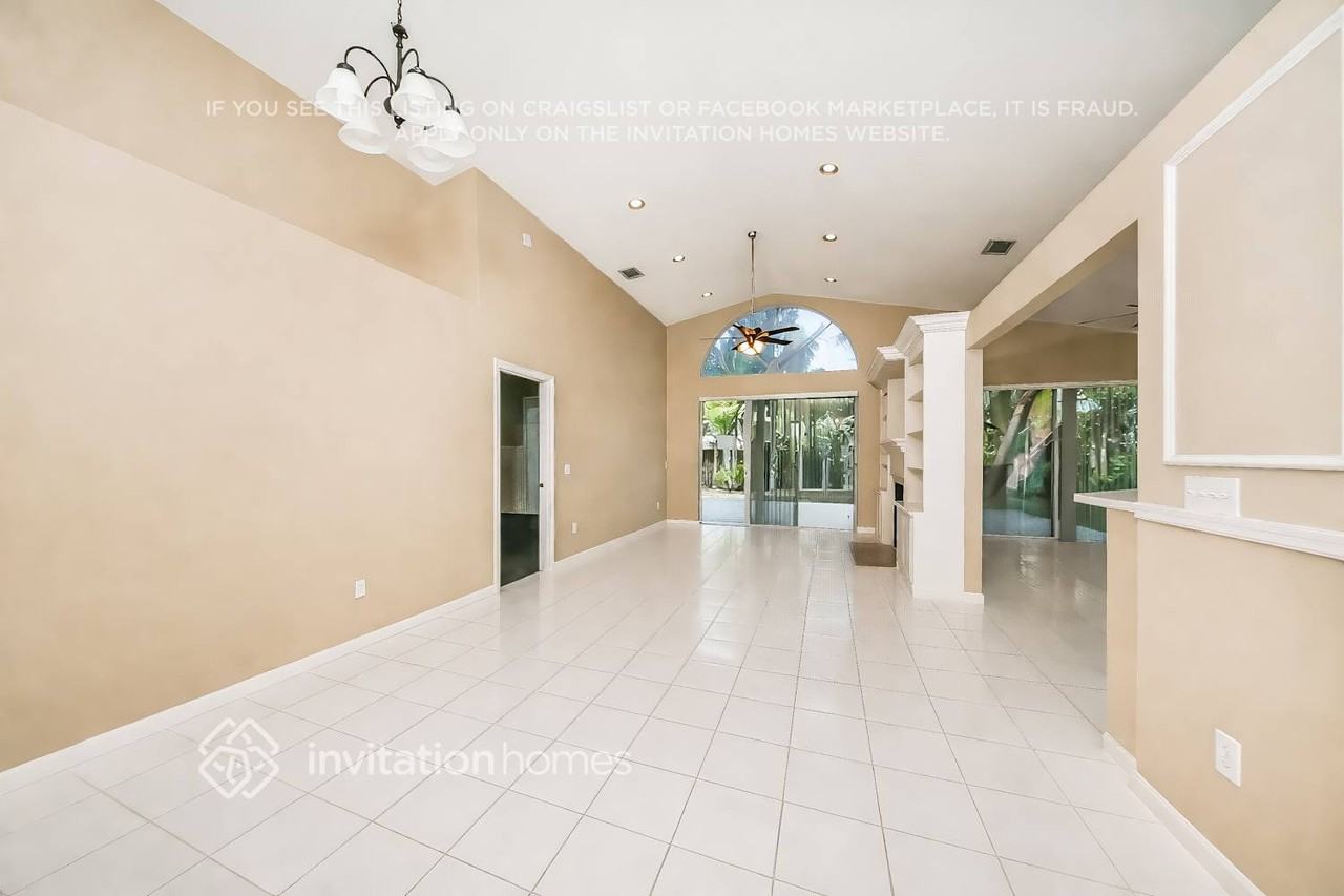 7699 Thornlee Dr - Photo 5 of 17