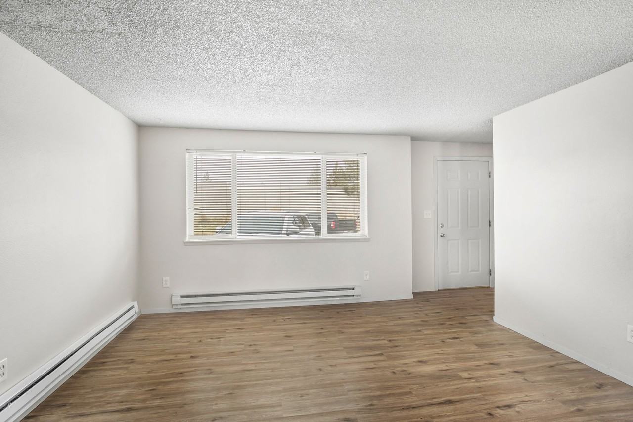 $500 off your First Month's Rent! 2 Bedroom Townhome Style Apartment - Photo 2 of 27