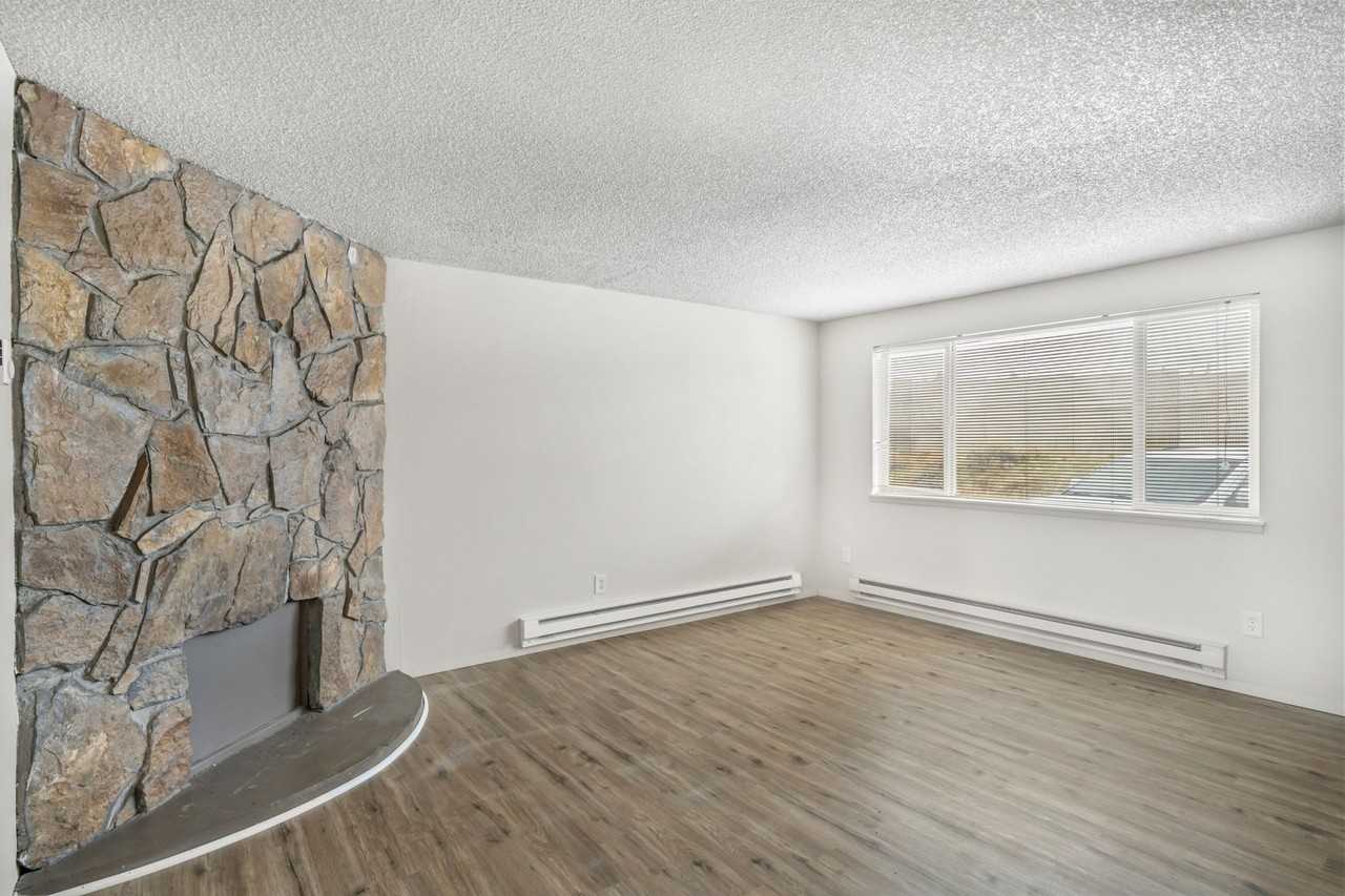 $500 off your First Month's Rent! 2 Bedroom Townhome Style Apartment - Photo 3 of 27