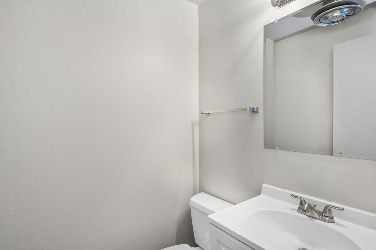 $500 off your First Month's Rent! 2 Bedroom Townhome Style Apartment - Photo 4 of 27