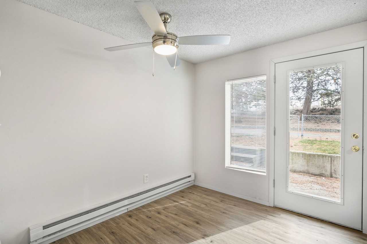 $500 off your First Month's Rent! 2 Bedroom Townhome Style Apartment - Photo 6 of 27