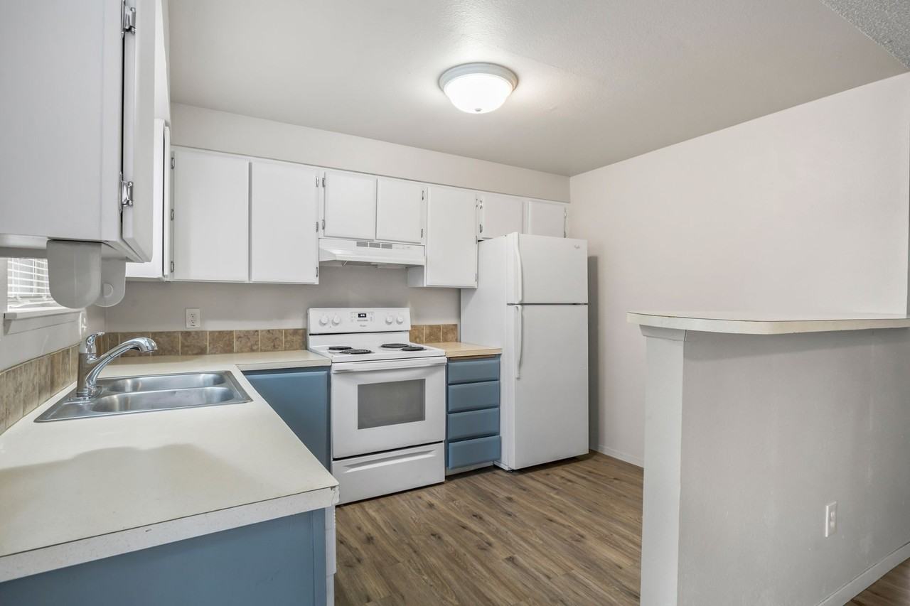 $500 off your First Month's Rent! 2 Bedroom Townhome Style Apartment - Photo 7 of 27