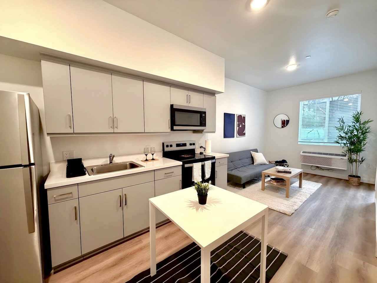 Luxurious Apartments - Photo 3 of 19