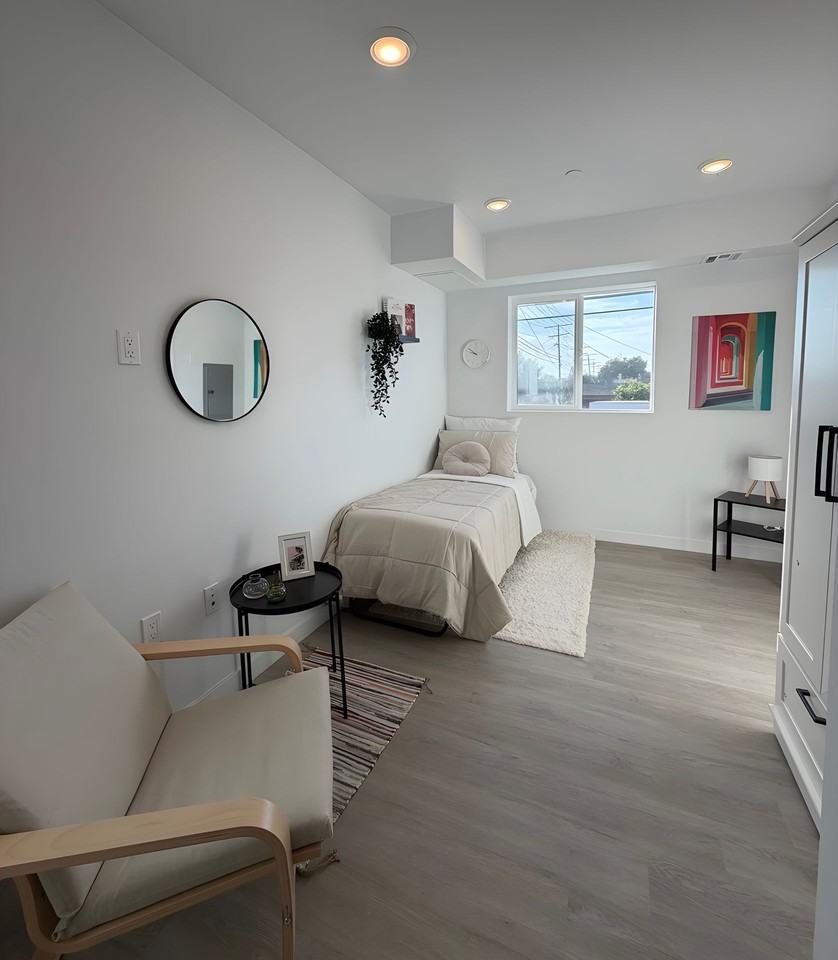 Gorgeous 1 bed/1 bath and Studio units ~ LA City Section 8 Voucher Accepted! - Photo 5 of 24