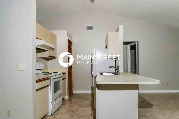 1301 Sw Chase Rd - Photo 5 of 15