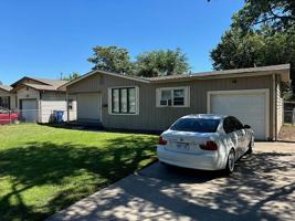 featured image of 3522 S Everett St