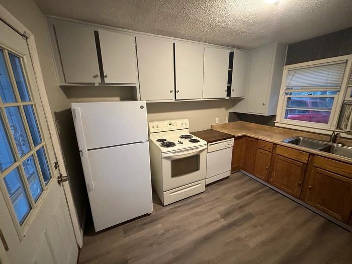 3522 S Everett St - Photo 6 of 15