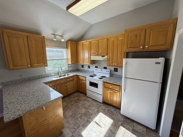 405 Avent Cir - Photo 4 of 26