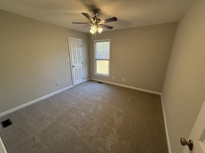 405 Avent Cir - Photo 7 of 26